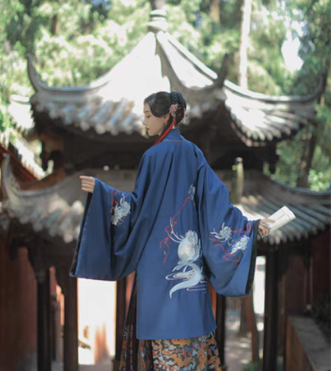 ［兰若庭］乘黄披风，藏蓝M码，没什么机会穿...