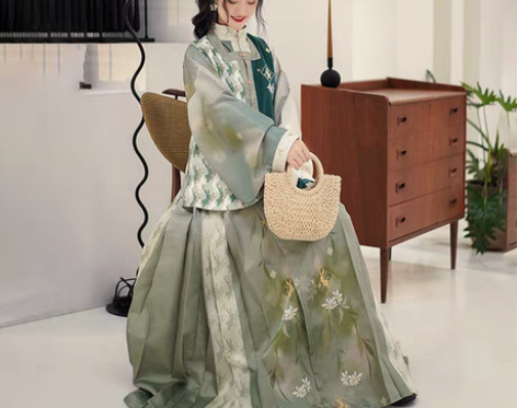 转卖柒邑原创汉服女明制马面裙【竹菊兔兔茶】...