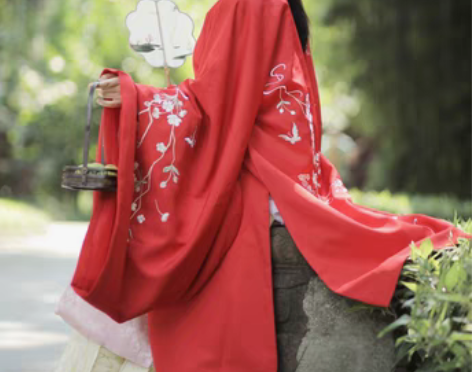 转卖南雅集  披风  淡坑出 浅蓝色，S码...