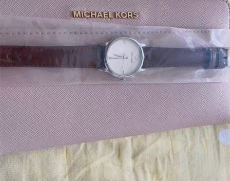 包邮阿玛尼女士手表全新闲置 感兴趣的话点“...