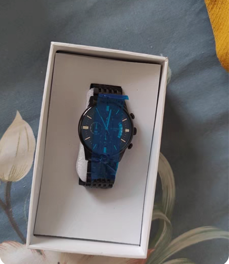 包邮手表一块，九九新，包装完好，有一块表带...