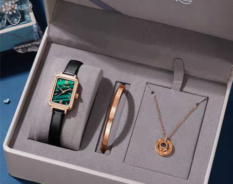 转卖ColevKie正品小CK名牌小绿表女...