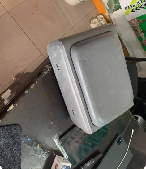 九号B，老C系后储物箱，单密码箱子无任何配...