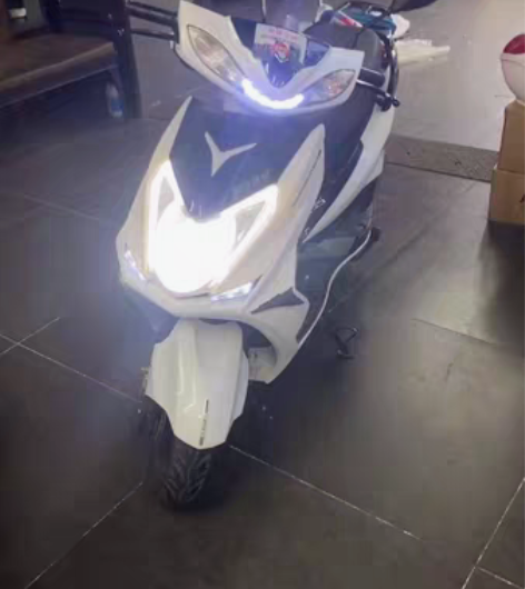 国产125小踏板11000公里，LED灯源...