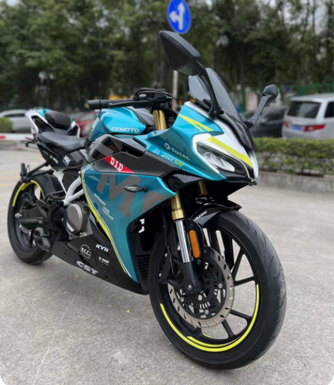 大跑车。春风250sr赛道版。21年6月上...