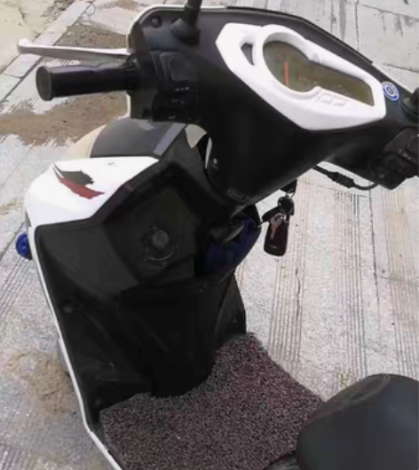 踏板摩托车，铃木战狼劲战四代，代步摩托车。...