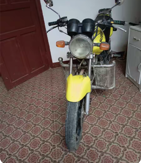 转让125铃木男士摩托车，实表才跑两万多公...