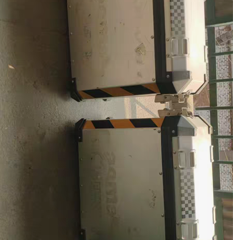 铝合金三箱，无大伤小磕碰划痕，边箱使用少成...