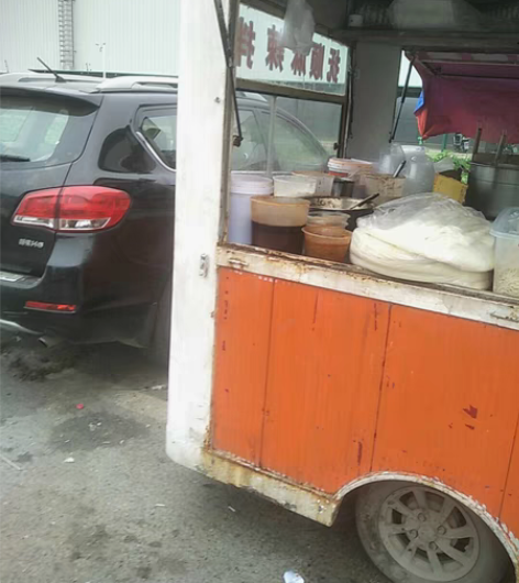 4.6长，2米宽，四轮餐车，5块大水电瓶设...