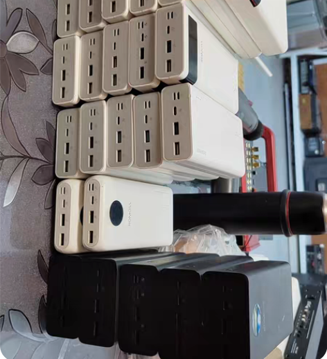 单位出来一批充电宝,正品罗马仕牌子,都可以...