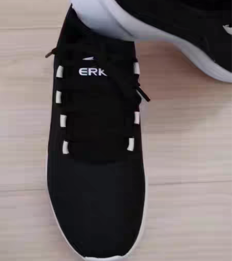 女鸿星尔克旅游鞋，黑色，轻便，价格亲民，3...