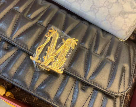 转卖小香风菱格链条包女斜挎小包专柜名牌女包...