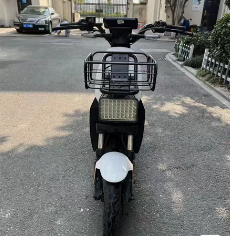 男朋友劈腿小三和他吵架分手了，去年送我的电...
