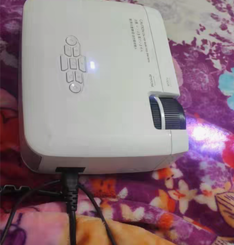 家用投影仪，不是网络的，有HDMI高清接口...