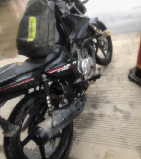 雅马哈天剑2.0，17年，码表坏，灯架坏，...