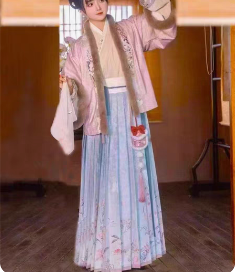 汉云辞汉服——三件套全新M码（没有荷包） ...