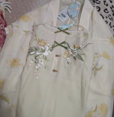 【十三余 小豆蔻儿】[东风一梦] 印花短袄...