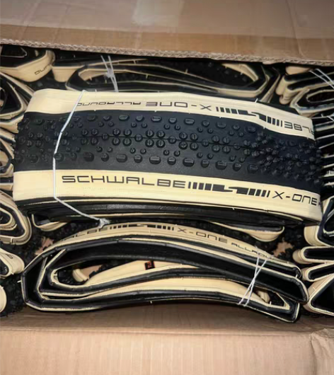 SCHEDULE 世文 700X33C黄边...