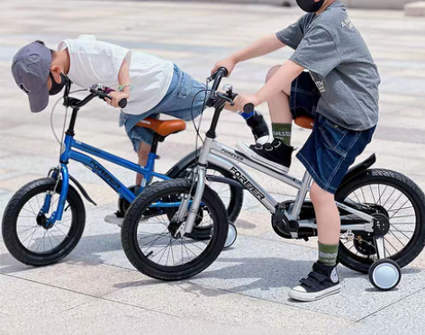 转卖新款上海永久儿童自行车3-6岁带辅助轮...