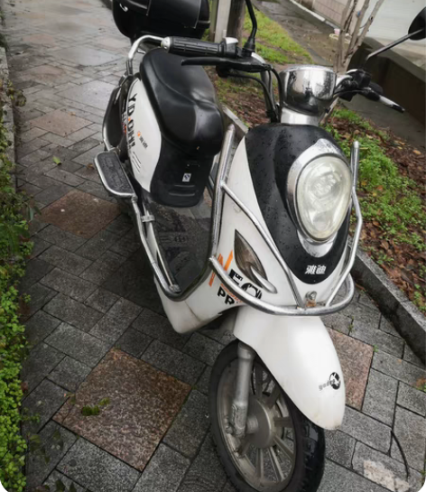 雅迪电动车 电动车牌照，不需要驾驶证。不议...