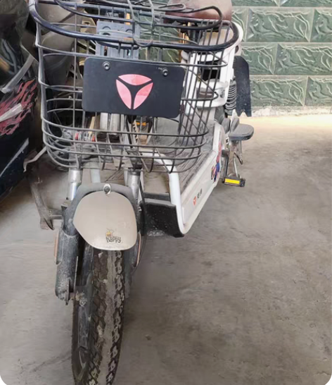 可以我加钱置换9号 9.9成新雅迪DE8，...