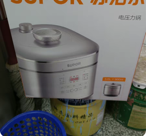 苏泊尔电压力锅，五升900W 够三个人以上...