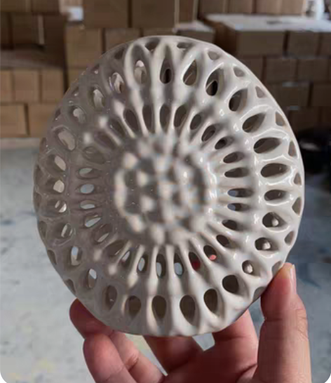 包邮北欧白色镂空陶瓷摆件现代家居创意装饰客...