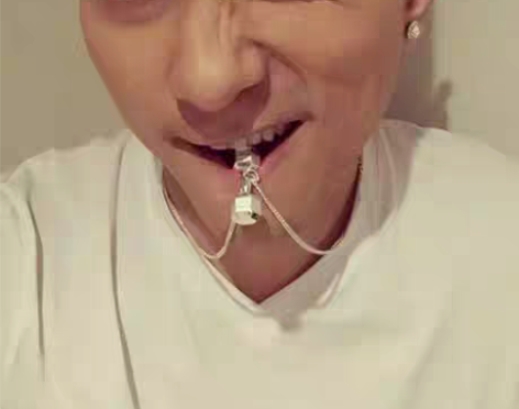 转卖翼力健身哑铃杠铃钛钢男士项链吊坠装饰品...