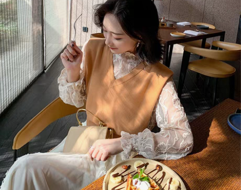 转卖MUKOK针织背心女新款短款套头收腰显...