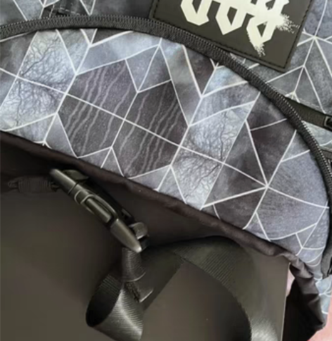 李宁斜挎包 黑灰满印 一直闲置 挺新的  ...