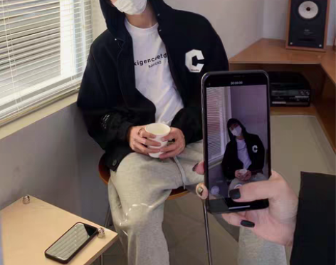 转卖WENGNA 字母印花开衫卫衣男连帽情...