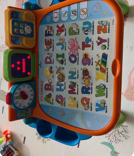 伟易达游戏桌 不新了  带三张卡片 正反面...