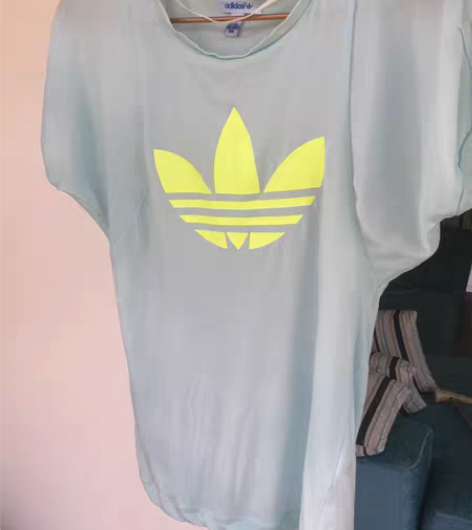 淡蓝色 三叶草女子运动休闲T恤  夏季透气...