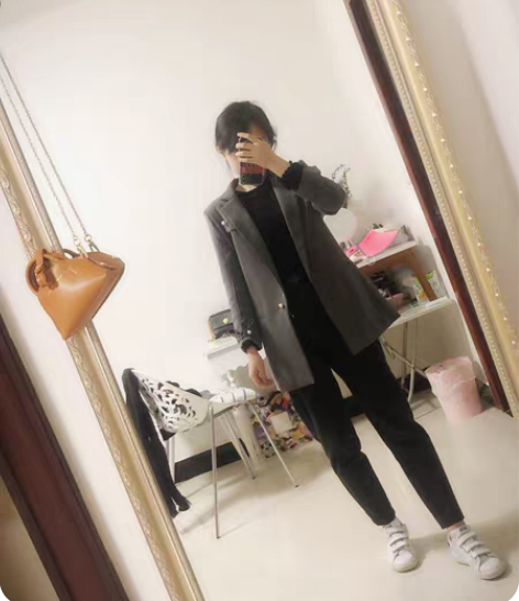 烟灰色休闲小西装外套 服装版型：直筒 风格...