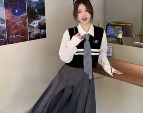 转卖2022 秋冬中长款压褶半身长裙显瘦a...