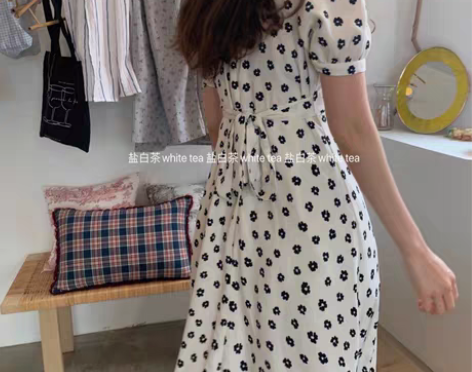 转卖盐白茶/韩国代购 黑白素色花朵荷叶边V...