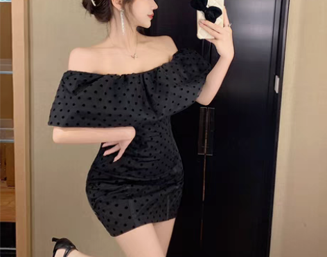 转卖性感一字肩连衣裙女夏新款新款时髦设计感...