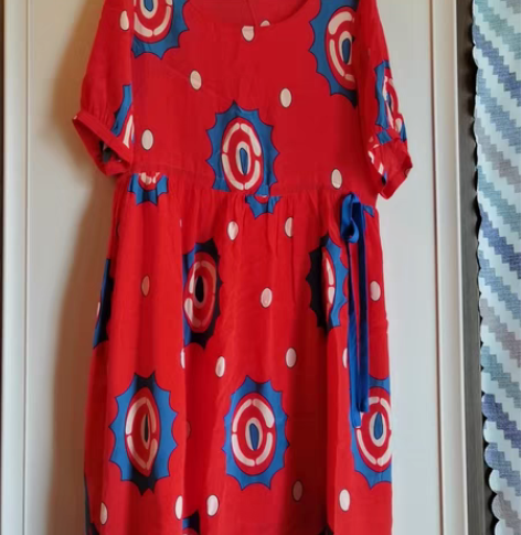 实体店购买，100桑蚕丝，娃娃连衣裙，可爱...