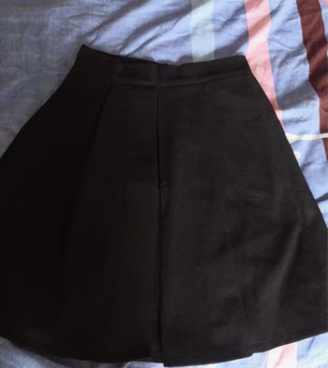 厚款中裙，M码全新，裙长51在膝盖上方的位...