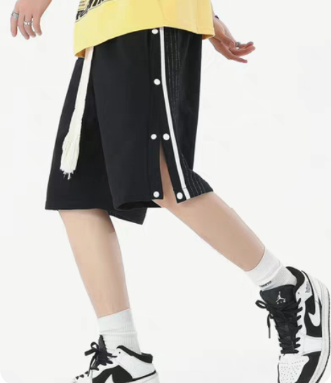 准者短裤 正 除了标签有字母 其他都没问题...