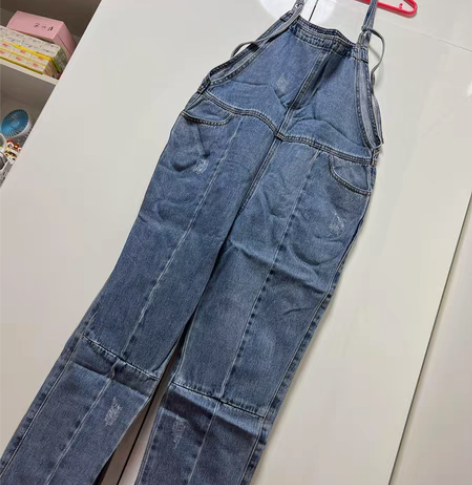 包邮韩都衣舍背带牛仔裤九成新，110斤以内...