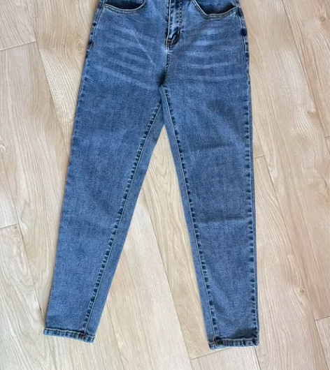 包邮全新未穿，牛仔小脚裤，铅笔裤，显瘦有弹...