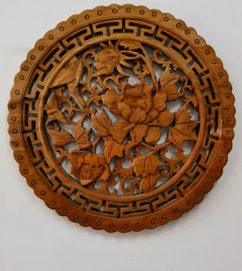 木雕挂件、木质漏雕装饰品，直径约40cm，...