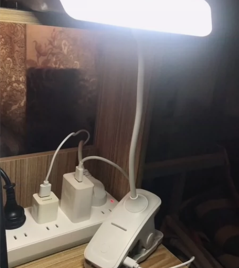 【清仓库存】无极调光￥23.6夹式小台灯学...