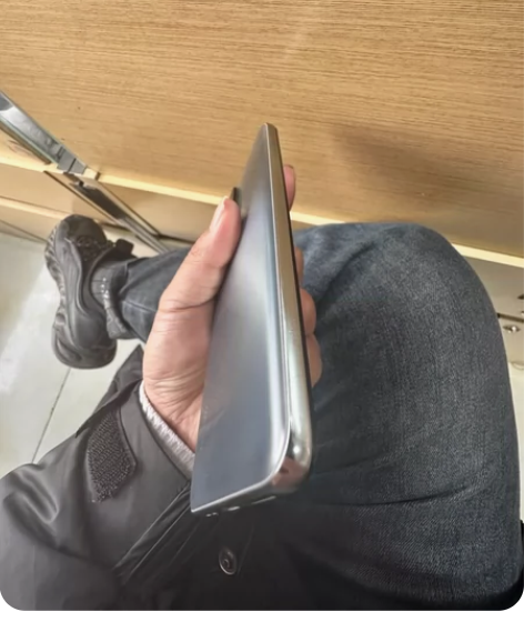 红米k50pro便宜 出有轻微弯曲 不明显...