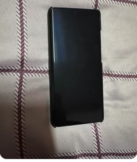 小米12   8+128成色轻微磕碰，屏幕...