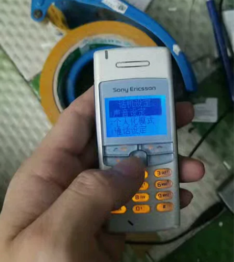 索尼爱立信t102手机 带电池充电器机子正...