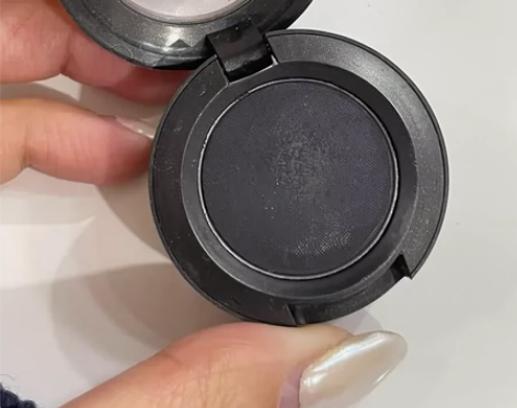 mac单色眼影carbon,眼线色。50包...