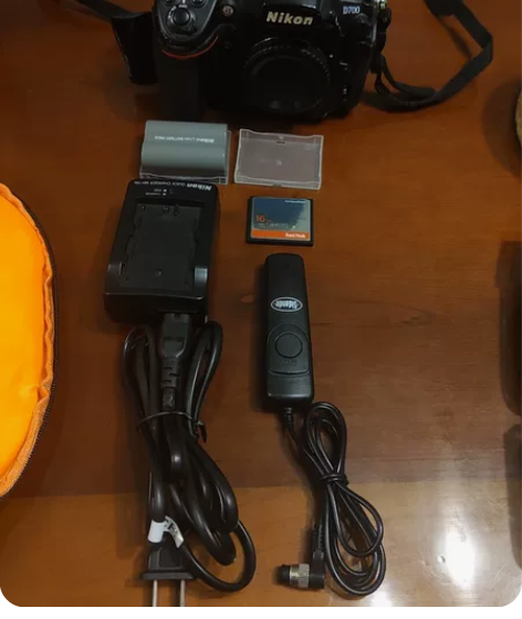 尼康D700很旧很旧了，之前是大约3500...