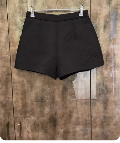 女士暗花短裤，腰围1尺9-2尺 感兴趣的话...